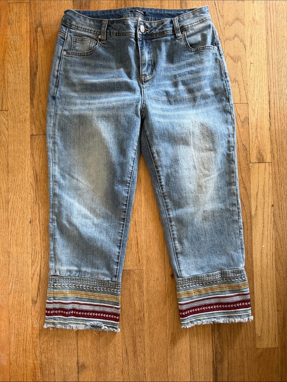 Flamingals Embroidered Wide Cuff Cropped Jeans Light Wash Large Waist 28”